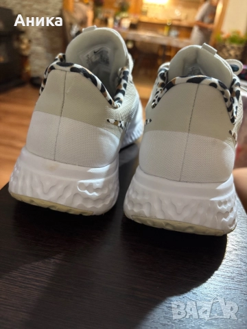 Дамски маратонки - Nike Revolution, снимка 3 - Маратонки - 51705396
