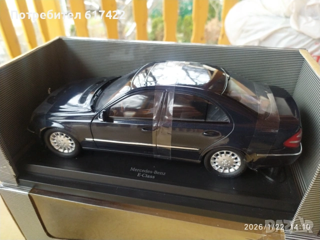 Метален модел на Mercedes Benz E-Klasse W211 E320 Kyosho, снимка 12 - Колекции - 53188656