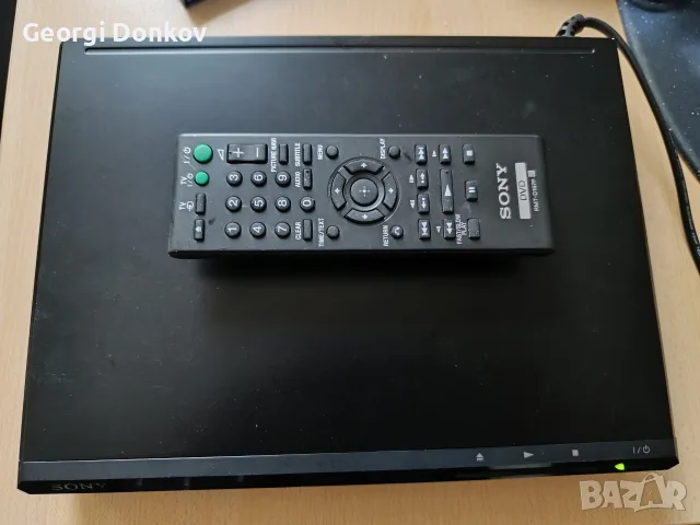 Компактен CD/DVD плеър Sony DVP-SR170 с оригинално дистанционно + ПОДАРЪК диск