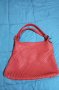 Чисто нова червена дамска чанта с плетен ефект и външни джобове, снимка 4