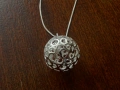 Дамско посребрено колие с кълбо, снимка 2