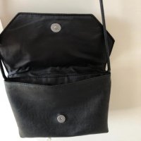 H&M черна кожена чанта кросбоди, снимка 3 - Чанти - 39912519