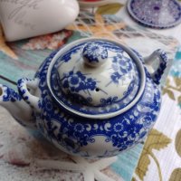 красив порцеланов чайник от Япония, снимка 3 - Декорация за дома - 40344138