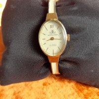 Стар дамски часовник , снимка 1 - Антикварни и старинни предмети - 42559129