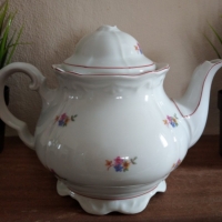 Стар порцеланов чайник, снимка 3 - Антикварни и старинни предмети - 36079471