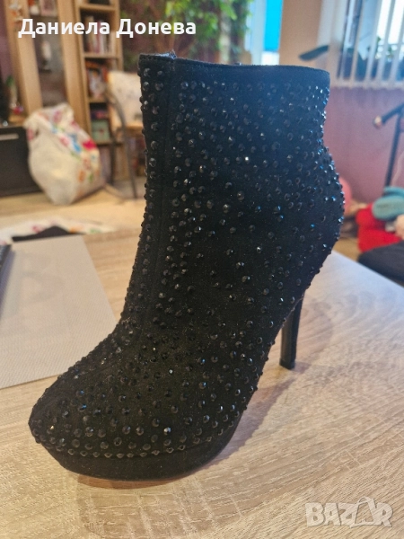 Дамски боти на ток с камъчета, снимка 1