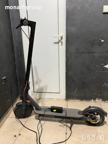 Електрическа тротинетка Xiaomi M365 със зарядно, снимка 1