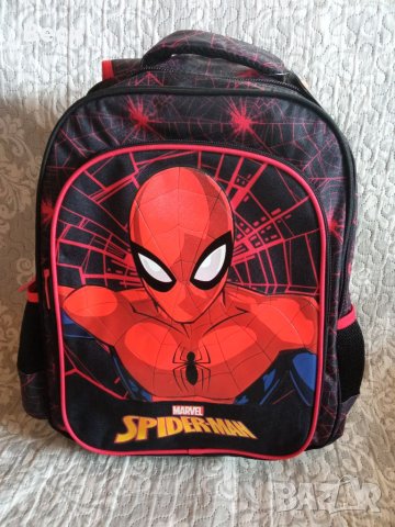 Ученическа раница на Spiderman в комплект с аксесоари , снимка 2 - Раници - 41364412