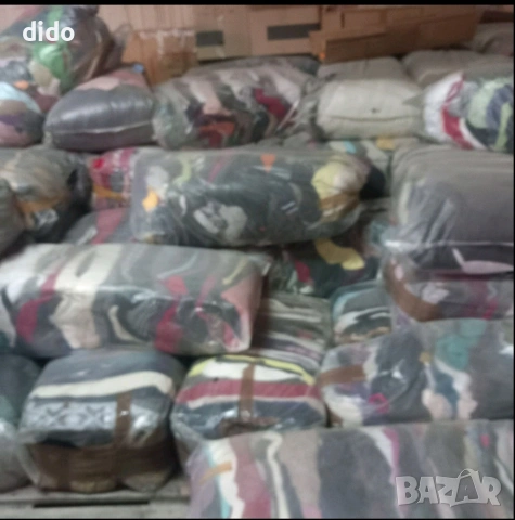 Продавам дрехи втора употреба на едро и дребно 