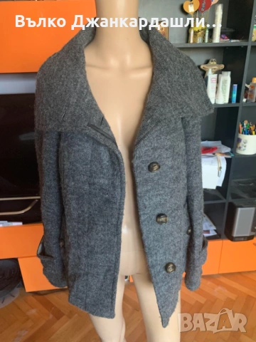 Късо пaлто Weekend Max Mara, размер I42(M), снимка 3 - Палта, манта - 53768626