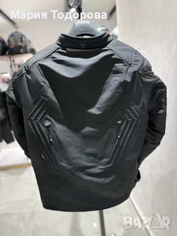 Мотоциклетното яке Triumph Triple Mesh, размери S, XL, XXL, снимка 2 - Аксесоари и консумативи - 55937176