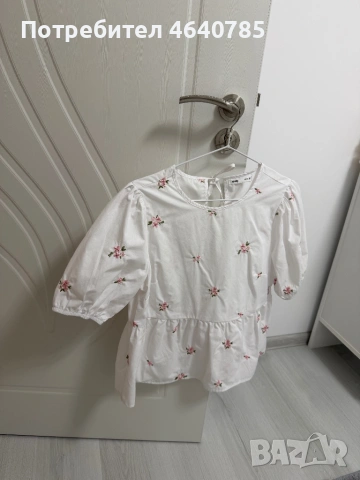 Бяла дамска блуза с бродирани цветя 