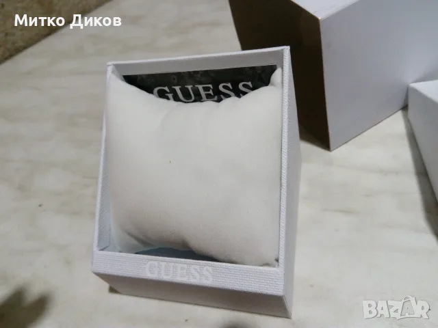 Кутия за часовник маркова на Guess с възглавничка, снимка 3 - Мъжки - 55735439