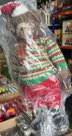 Коледно плюшено мече с пуловер и шапка – топъл акцент за празничен уют у дома, снимка 5 - Плюшени играчки - 52119287