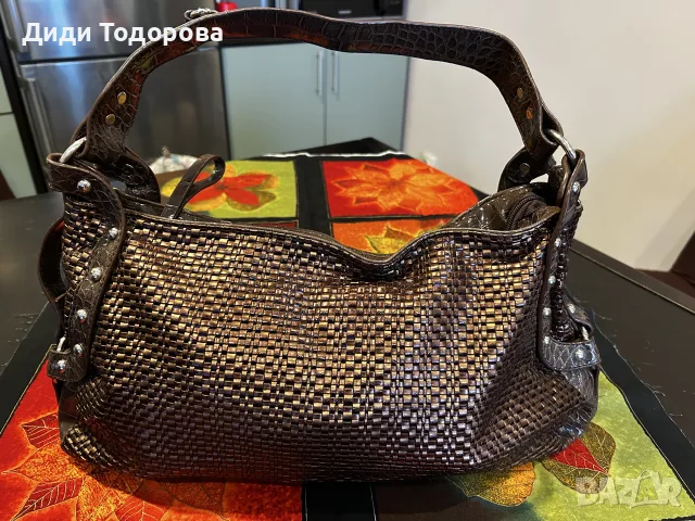 Дамска чанта в бронзово-кафяв цвят с плетена текстура и капси, снимка 2 - Чанти - 56230421