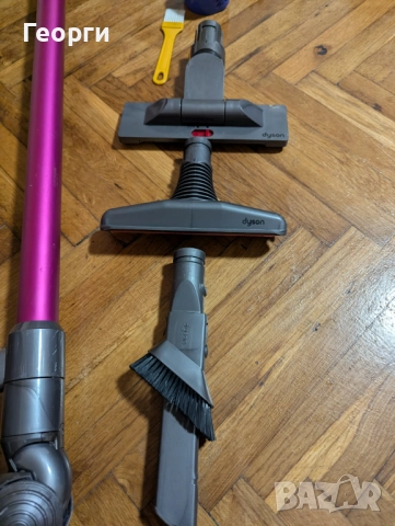 Добра и почистена Dyson V6 прахосмукачка с читава батерия и аксесоари, снимка 2 - Прахосмукачки - 52776402
