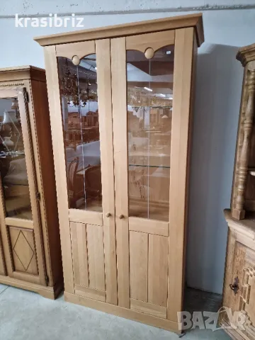 Масивна Витрина с Осветление-внос от Германия!