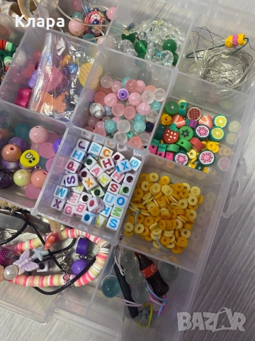 Кутия с мъниста за гривнички, снимка 2 - Колекции - 53088883