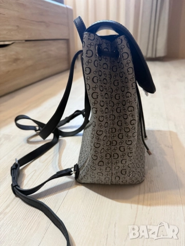 Оригинална дамска раничка Guess, снимка 2 - Раници - 51787105