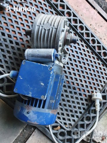 ел.двигател 1.1 kW  с редуктор 30 оборота, снимка 2 - Електродвигатели - 41981210