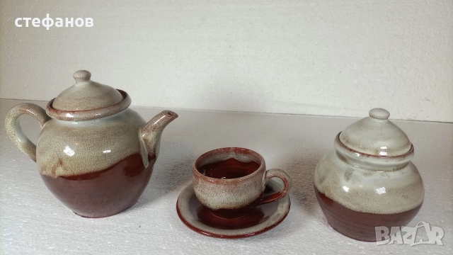 Глинен компект за кафе, 6 чаши, 6 чинийки, захарничка и кафеник с капачета, снимка 4 - Сервизи - 52918965