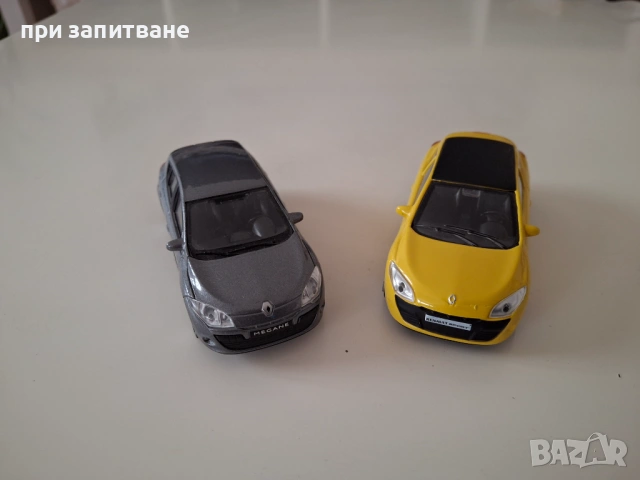 2 бр. Renault Megane, 1/43, Welly и Mondо motors, снимка 2 - Колекции - 50754834