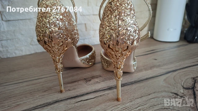 Продавам уникални златни обувки , снимка 6 - Дамски елегантни обувки - 50896234