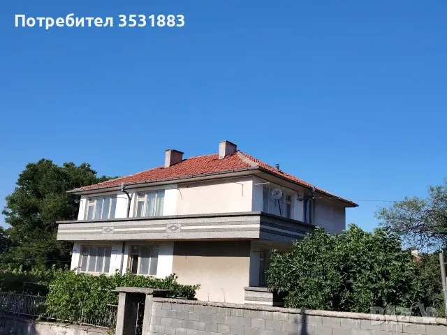 Масивна двуетажна къща в Карнобат, снимка 2 - Къщи - 55720790