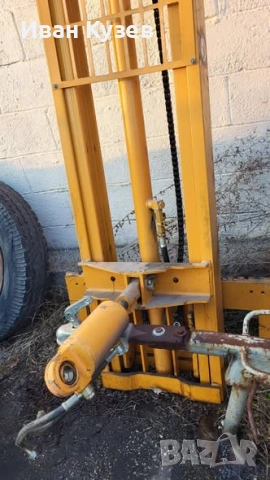 Чисто нова мачта с вилици