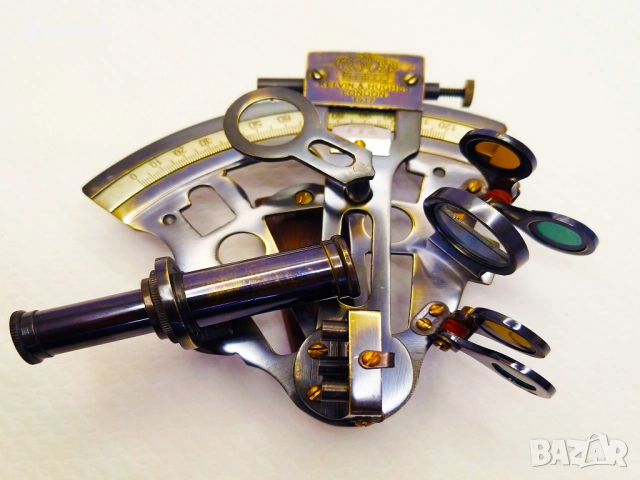 Луксозен бронзов секстант в дървена кутия, снимка 9 - Подаръци за мъже - 53610850