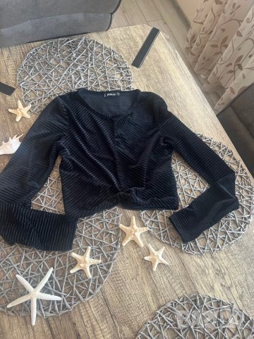 Черна блуза, снимка 4 - Блузи с дълъг ръкав и пуловери - 41978585