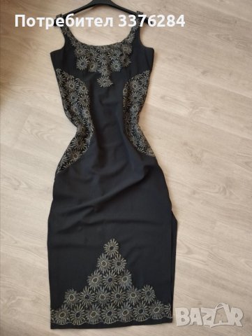 Черна рокля със златиста бродерия на цветя