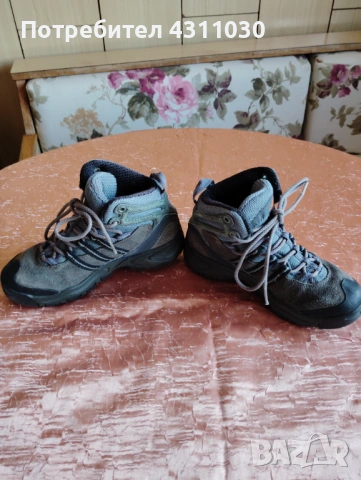 Детски ботушки adidas 29 номер, снимка 2 - Бебешки боти и ботуши - 53365888