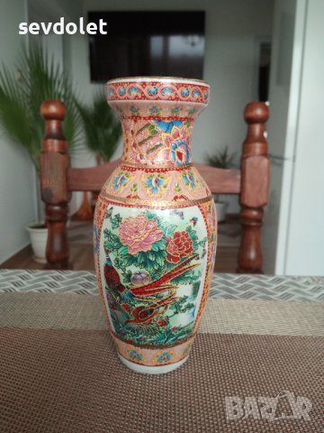 Продавам 3 бр.красиви и стилни вази.Порцелан-Китай.Голямата е маркирана.Цената е за всичките., снимка 5 - Вази - 44395624