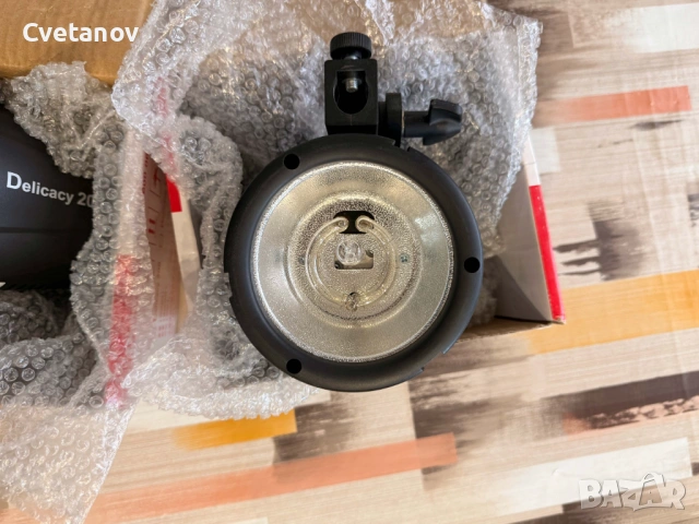 2 броя светкавици Delicacy 200 + 2 броя синхронизатори АС-04, снимка 2 - Светкавици, студийно осветление - 53718525