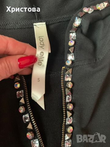 Рокля с качулка, снимка 2 - Рокли - 44837561