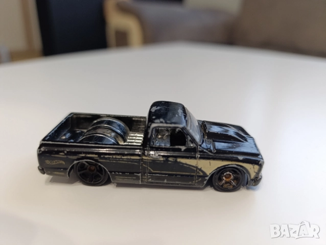 Hot Wheels ’67 Chevy C10 (черен кастъм пикап), снимка 2 - Колекции - 51915495