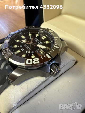 Продажба употребяван часовник VICTORINOX, снимка 2 - Мъжки - 52192630