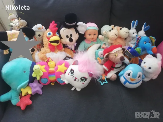 Подарявам плюшени играчки