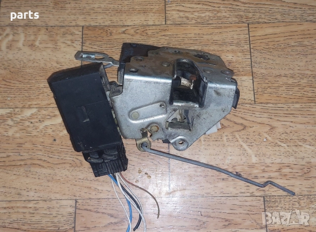 Дясна Брава - Ключалка БМВ Е36 Компакт , снимка 4 - Части - 52933238