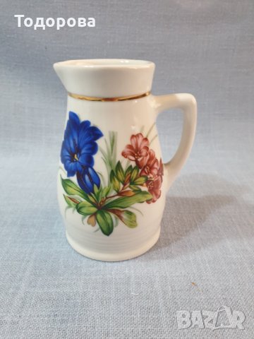 Стилна австрийска порцеланова каничка