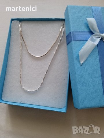 Нов, сребърен комплект -ланец и гривна. И кутия.