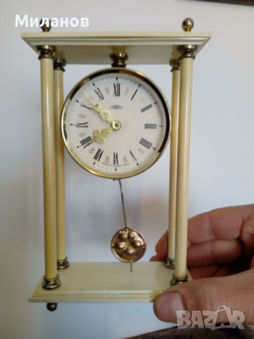 Антикварен механичен настолен часовник