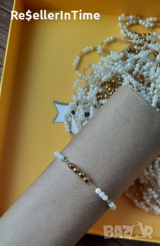 Лот от 60 броя ръчно изработени гривни с изкуствени перли и кристалче Сваровски , снимка 3 - Гривни - 44531638