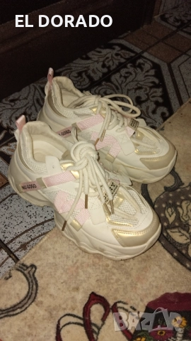 Сникърси , снимка 2 - Дамски ежедневни обувки - 52658417