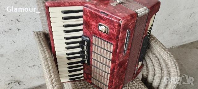 Акордеон  Veltmajster Stela 60 баса, снимка 2 - Акордеони - 53679165