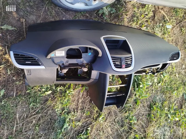 Арматурно табло за Peugeot 207
