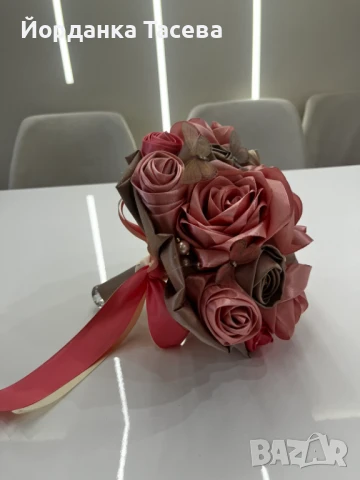 Уникални букети от сатенени рози за вашия специален повод , снимка 17 - Други - 50980991