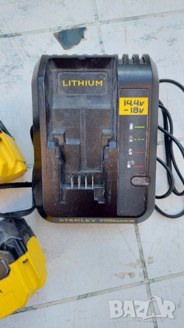 Stanley 2 батерии и зарядно , снимка 4 - Други инструменти - 53737285
