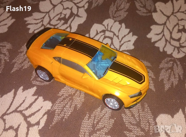 Трансформърс кола Бъмбълби, снимка 2 - Коли, камиони, мотори, писти - 53294634